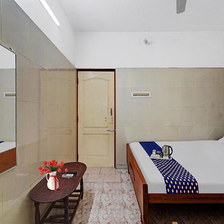 Spot On New Golden Star Guest House Near Thirumangalam Metro Station 钦奈 外观 照片